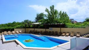 Swimming pool Byala Vista Complex