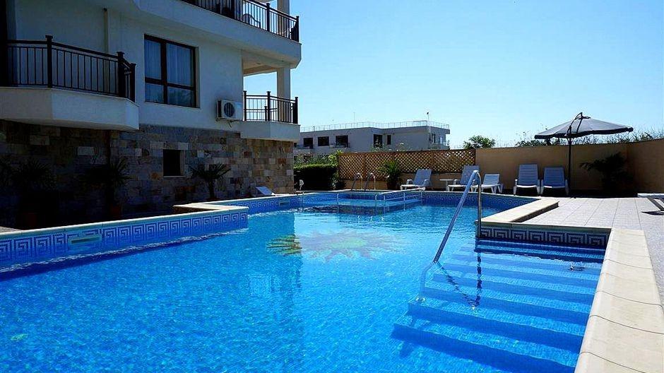 Swimming pool Byala Vista Complex