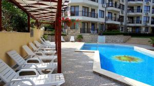 Sun beds pool Byala Vista