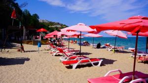 Шезлонги пляж Бяла Виста